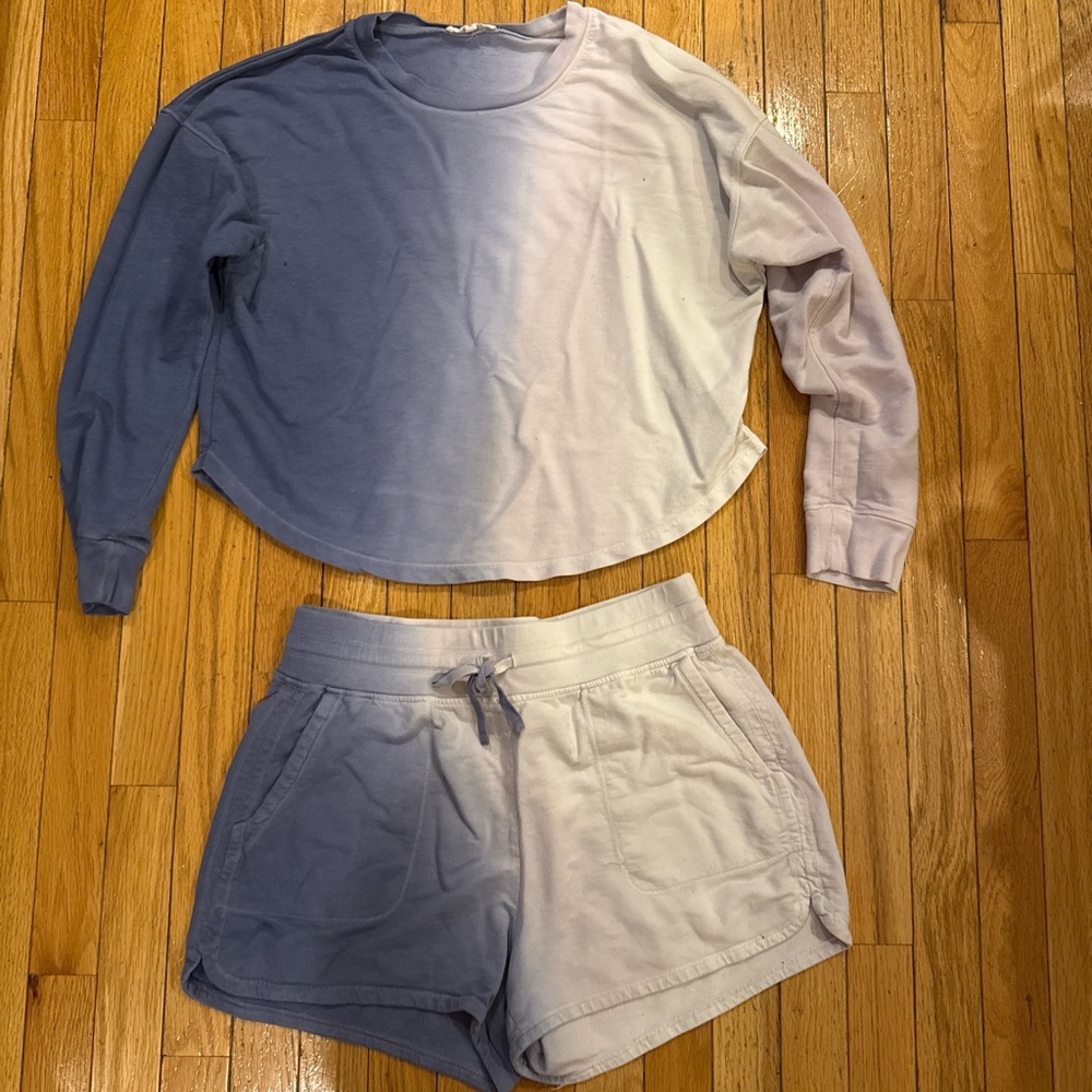 Splendid Blue and White Ombre Lounge Set Top size Med Shorts size Small